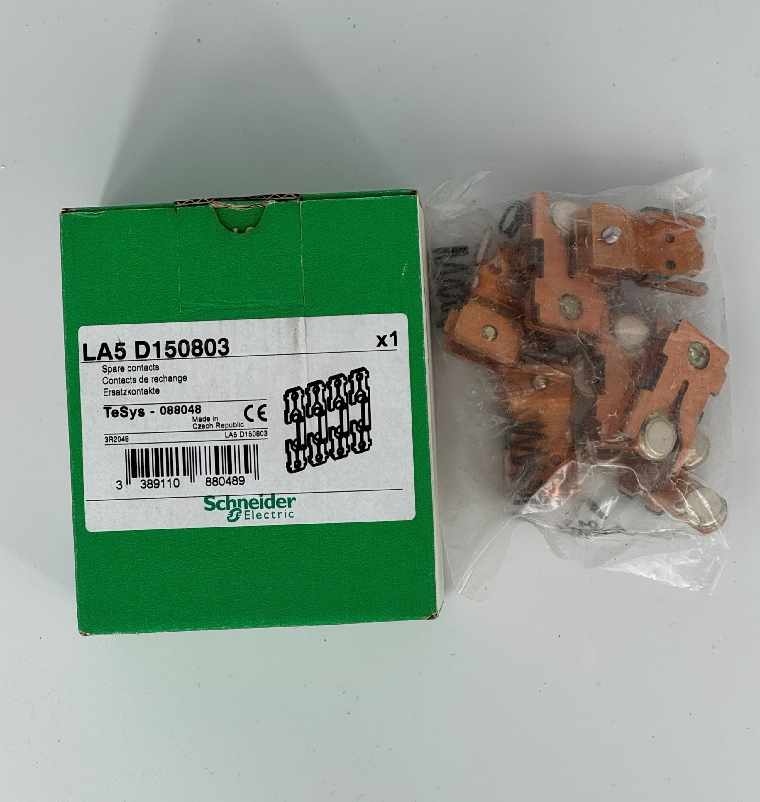 Styki do stycznika Schneider TeSys LA5D15803 (komplet 3P)